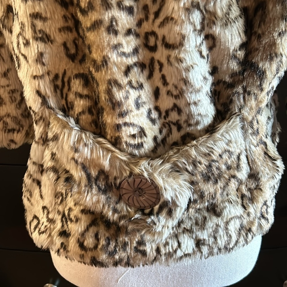 VNG Cheetah print faux fur formal coat in small medium. - Picture 3 of 10